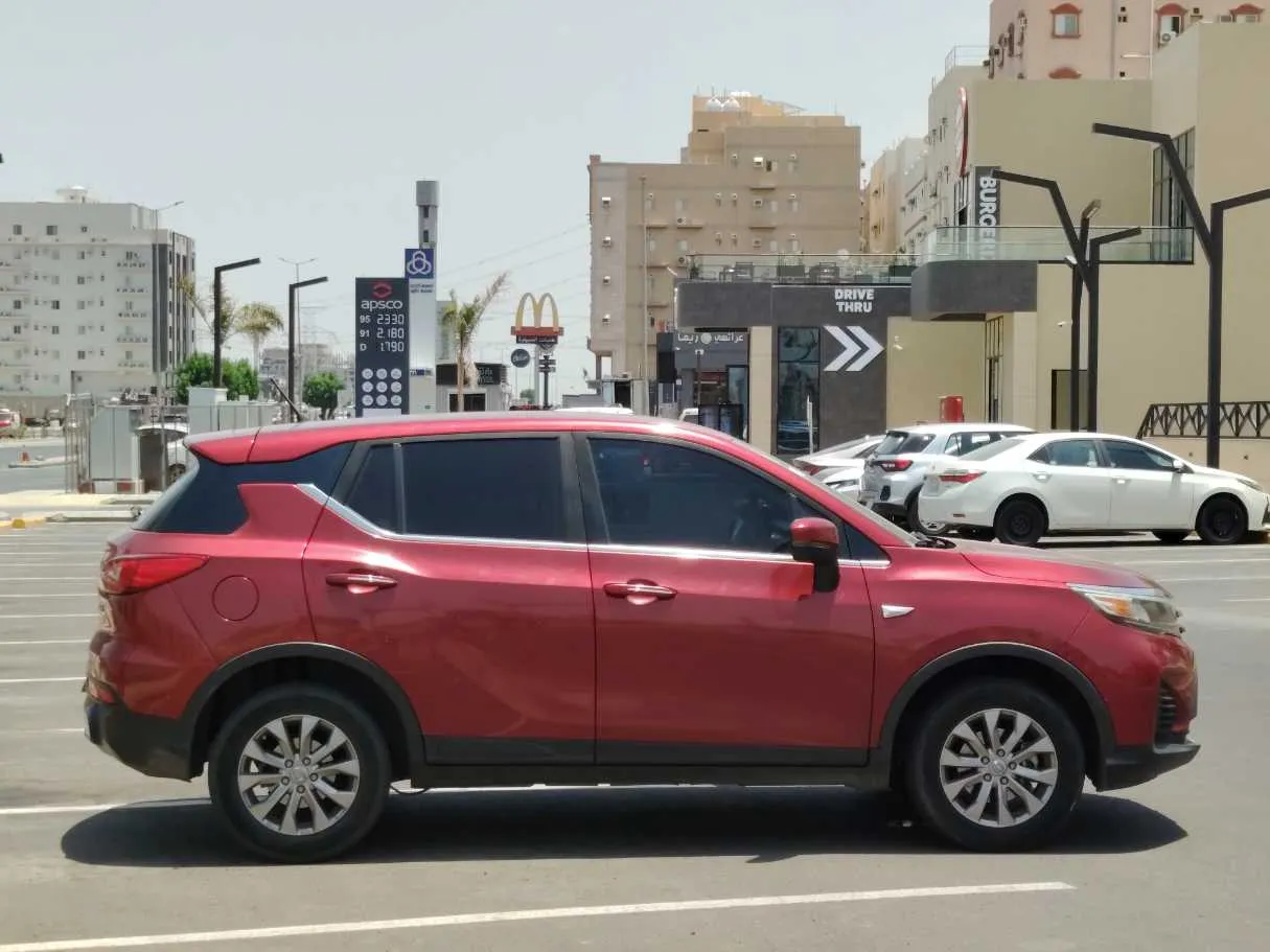 Car image 4