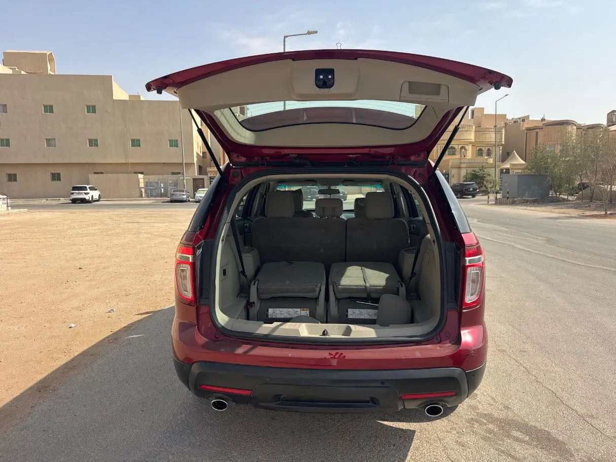 Car image 19