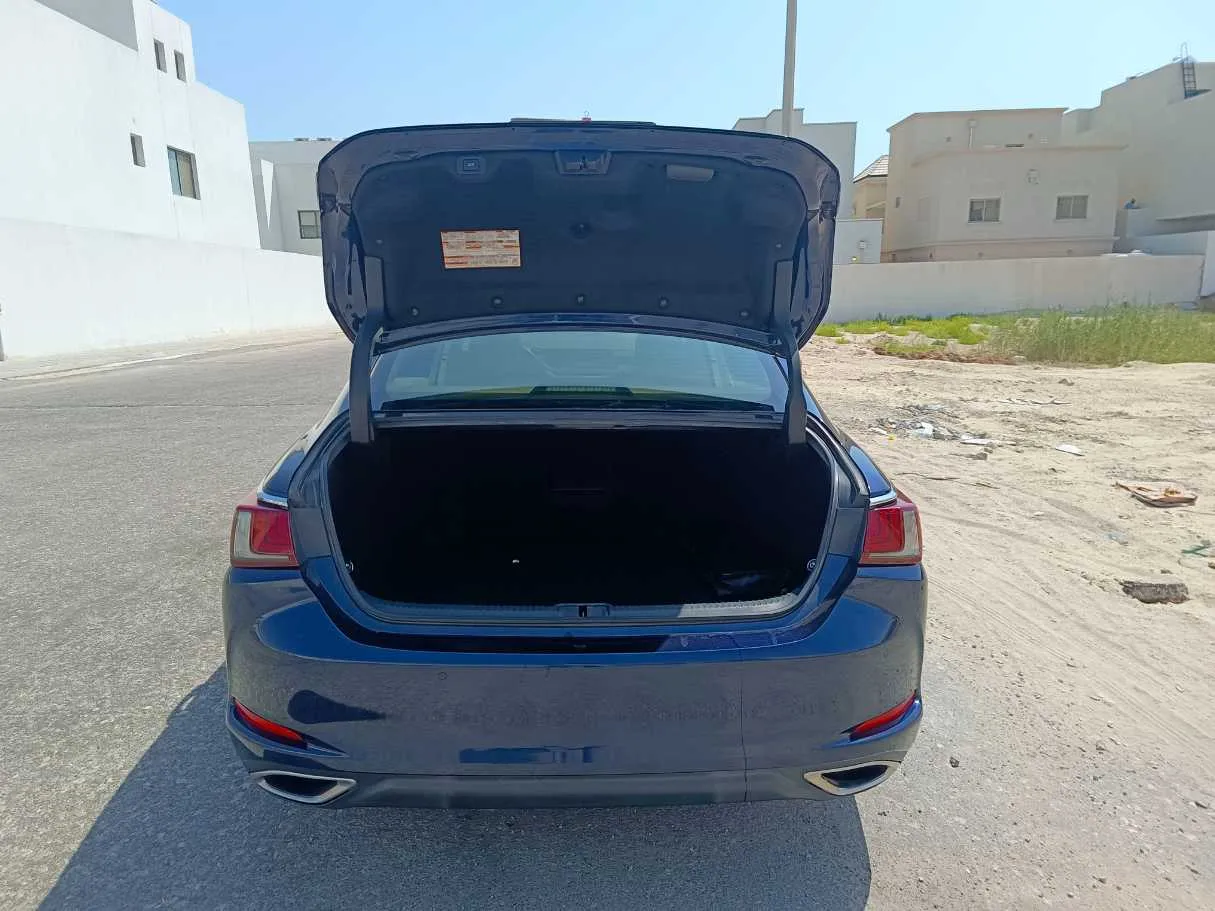Car image 25