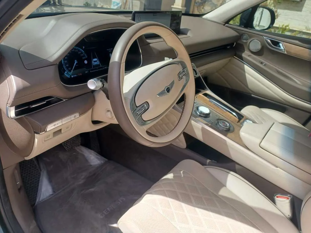 Car image 12