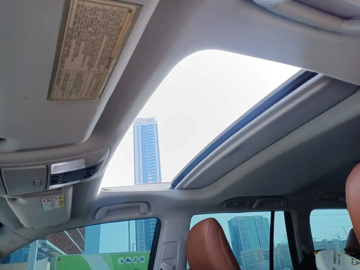 Car image 25
