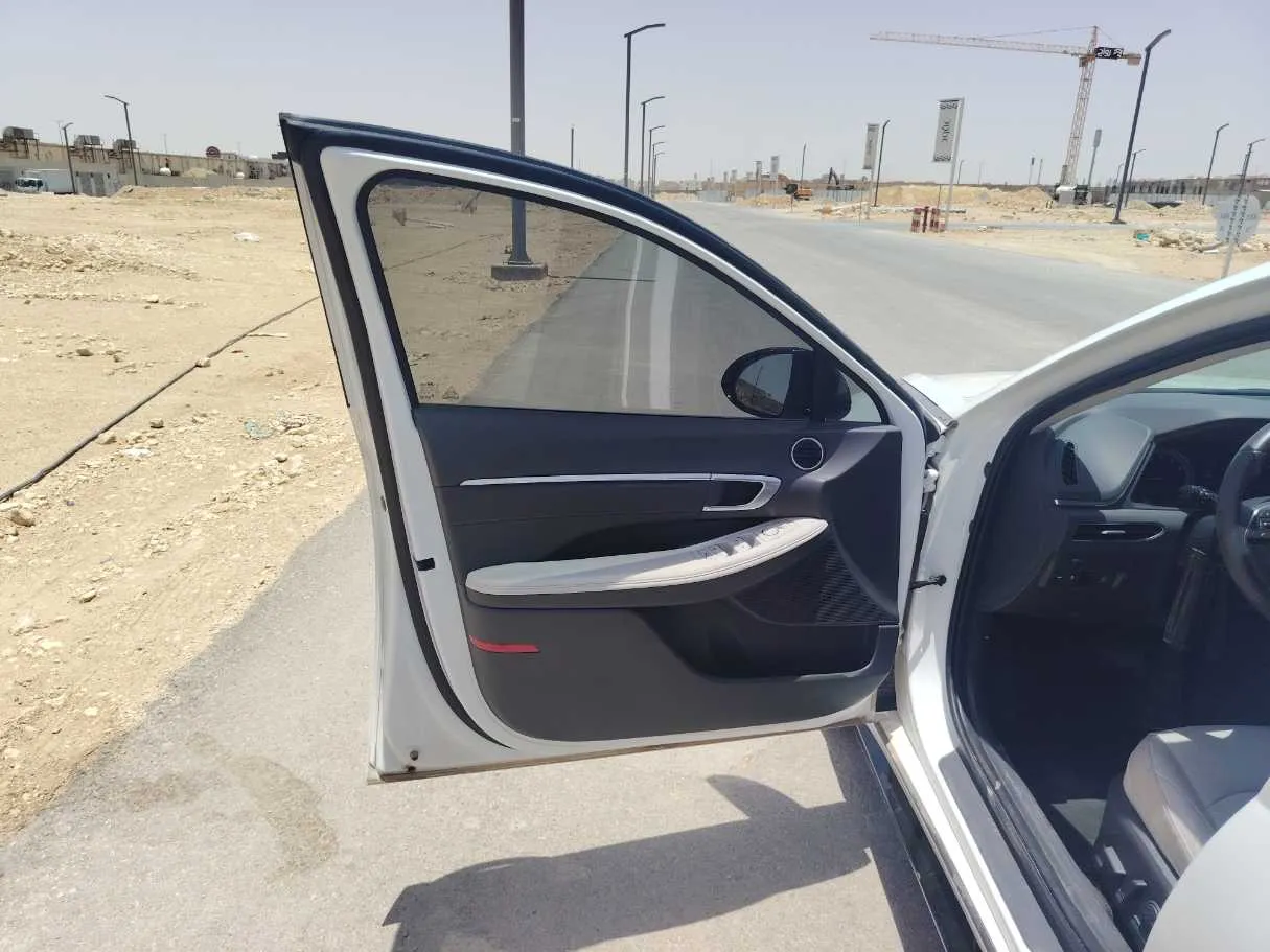 Car image 11