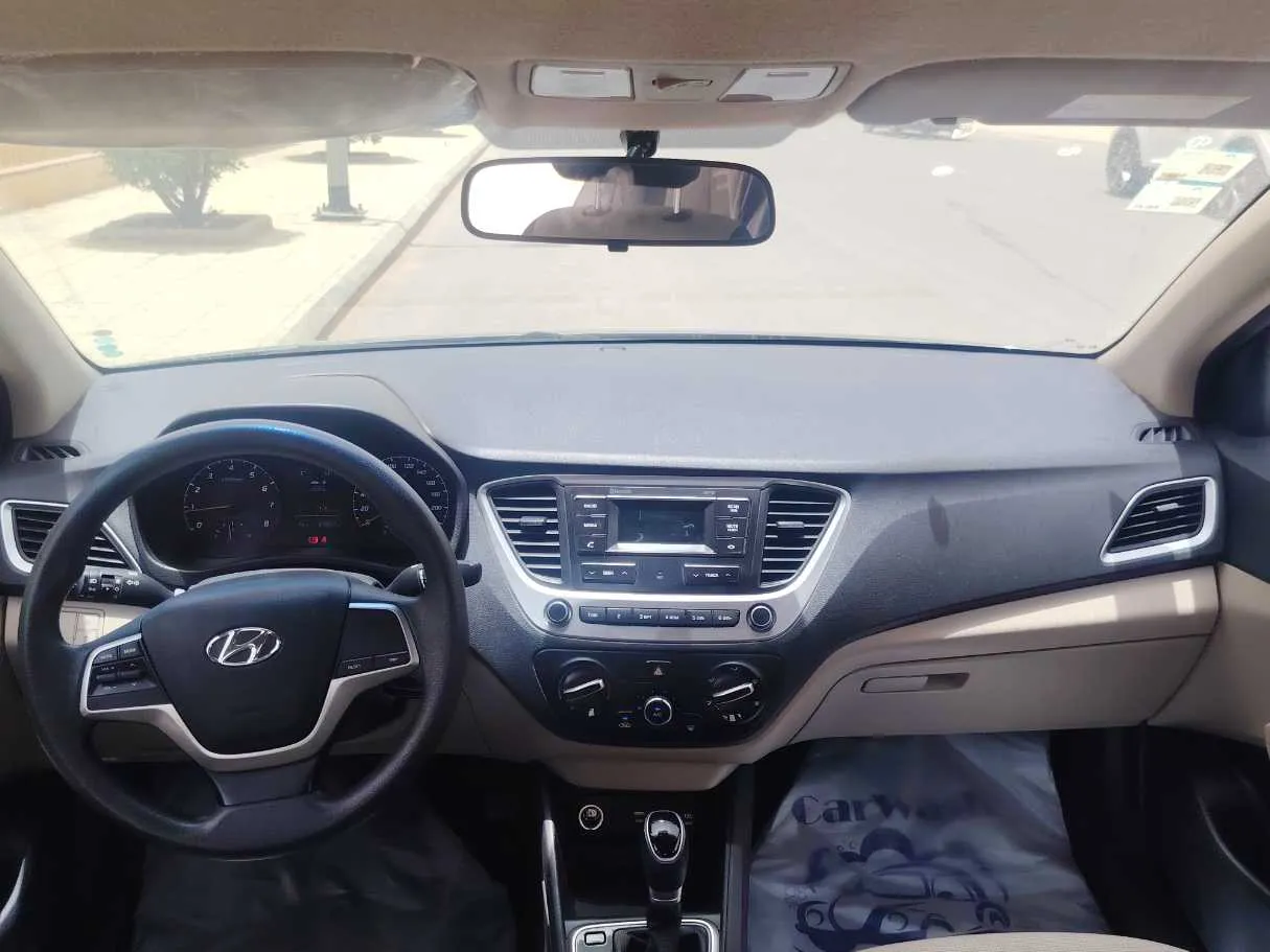 Car image 17