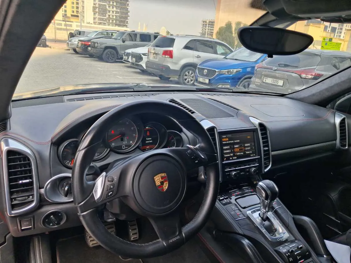 Car image 11