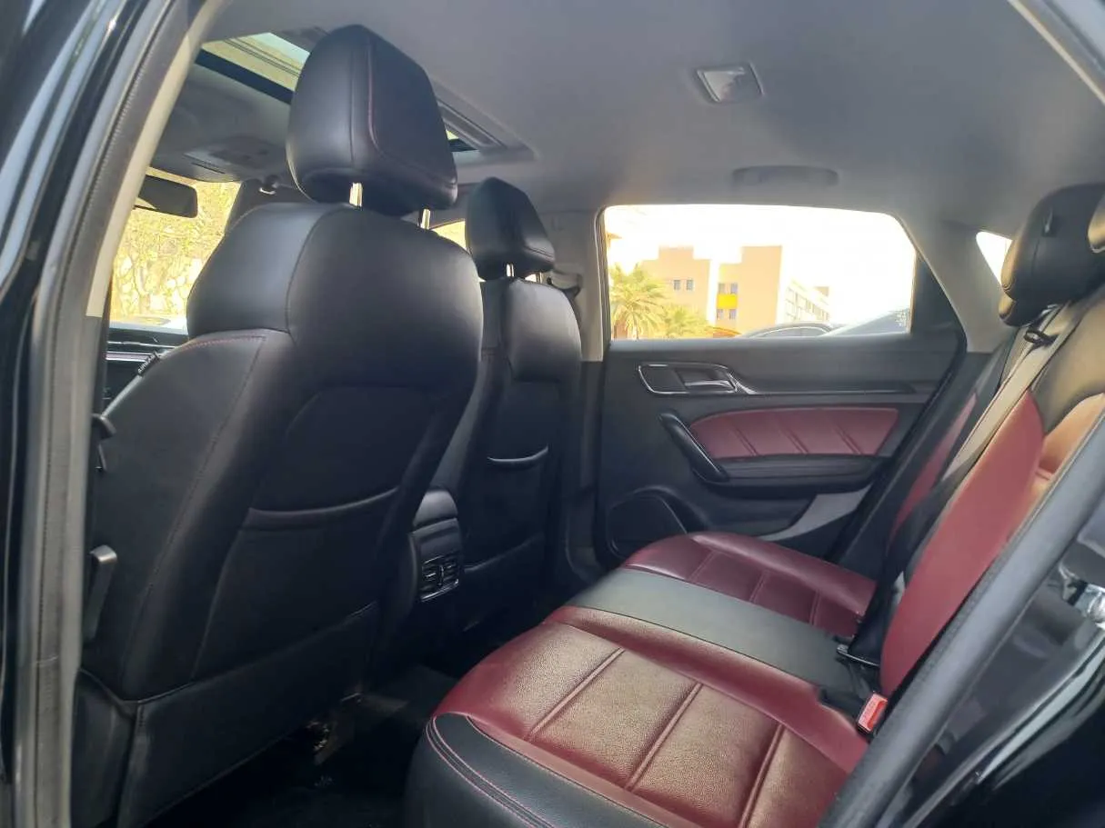 Car image 15