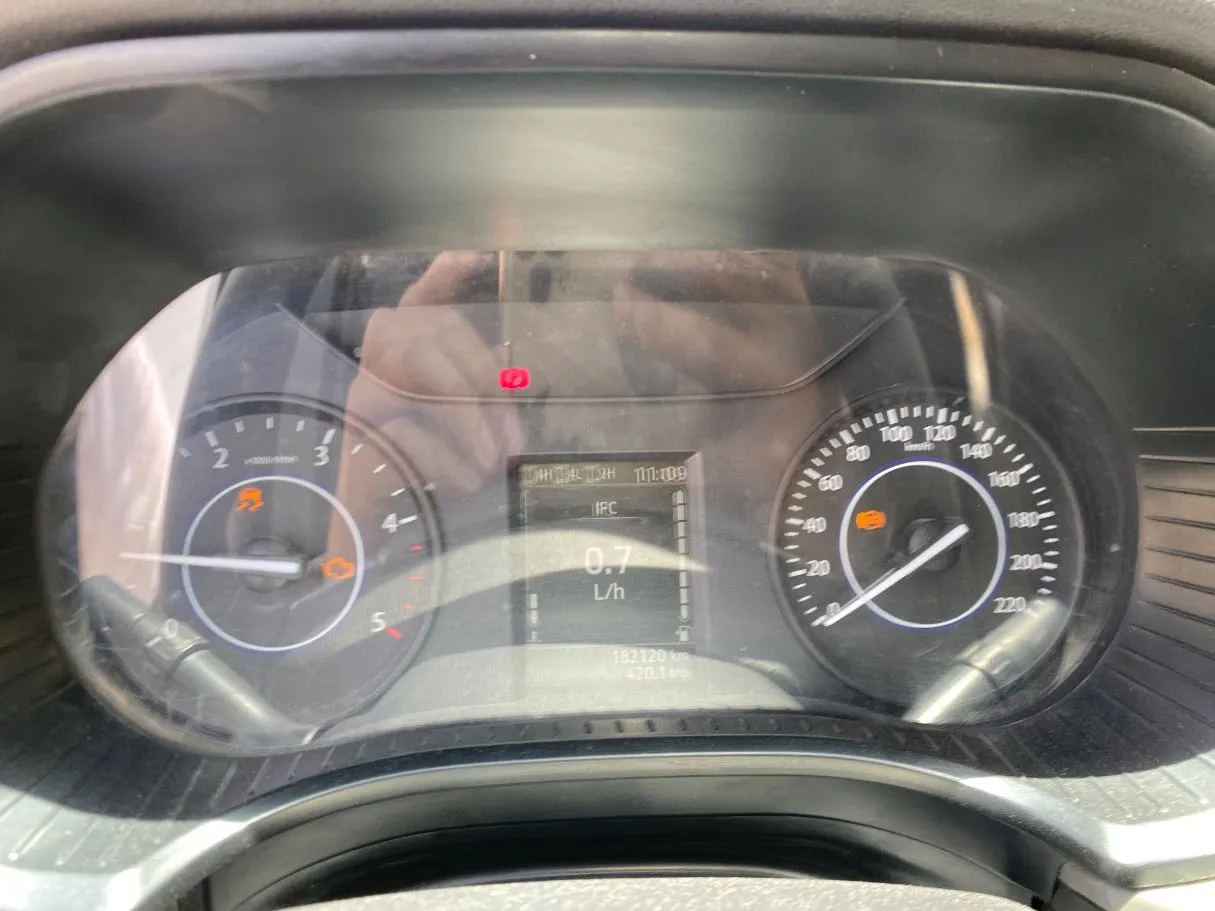 Car image 18
