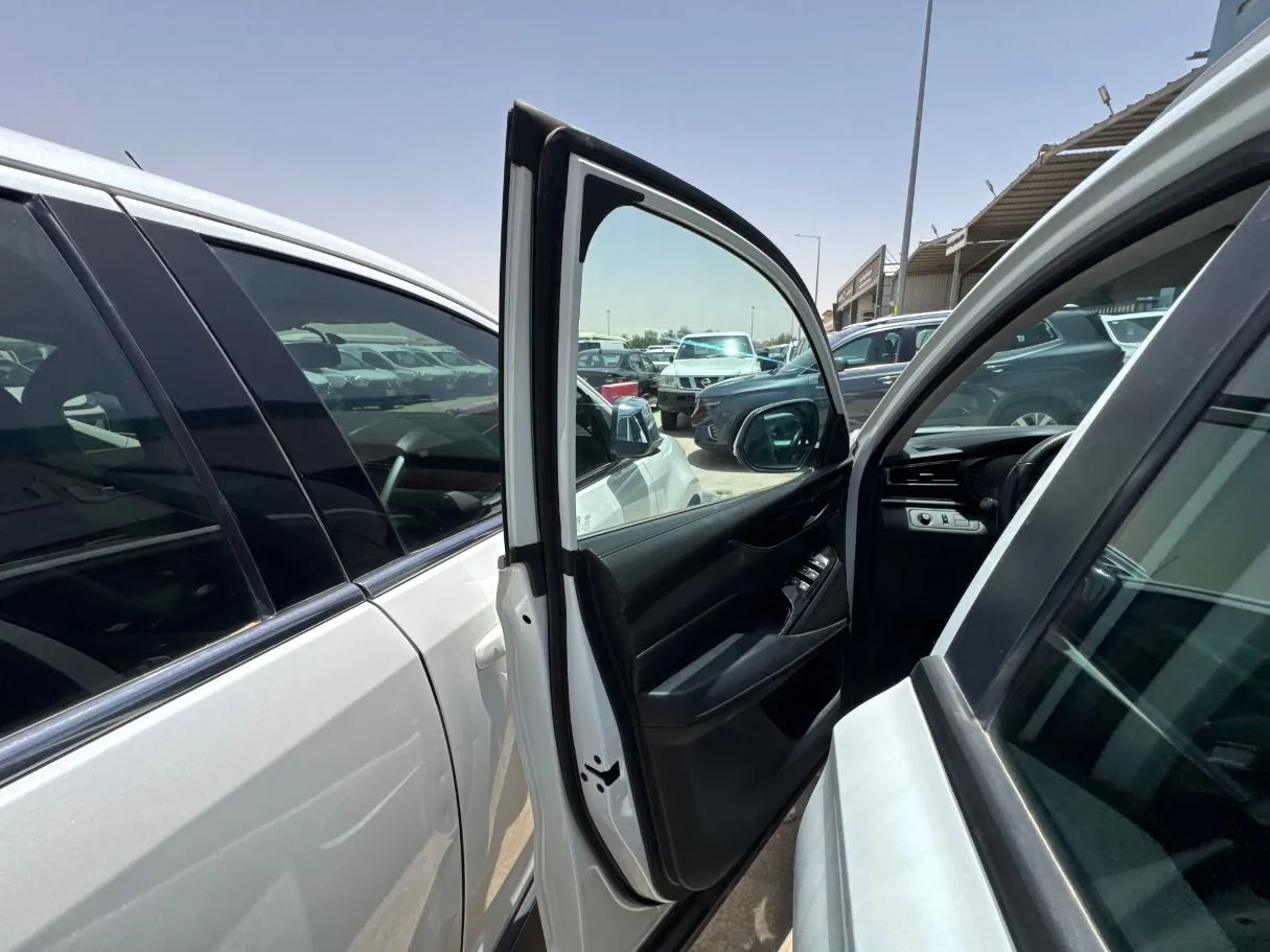 Car image 6