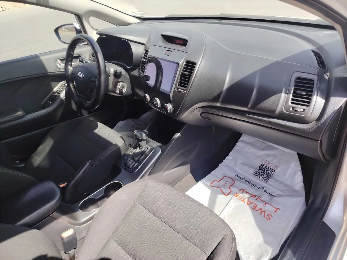 Car image 14