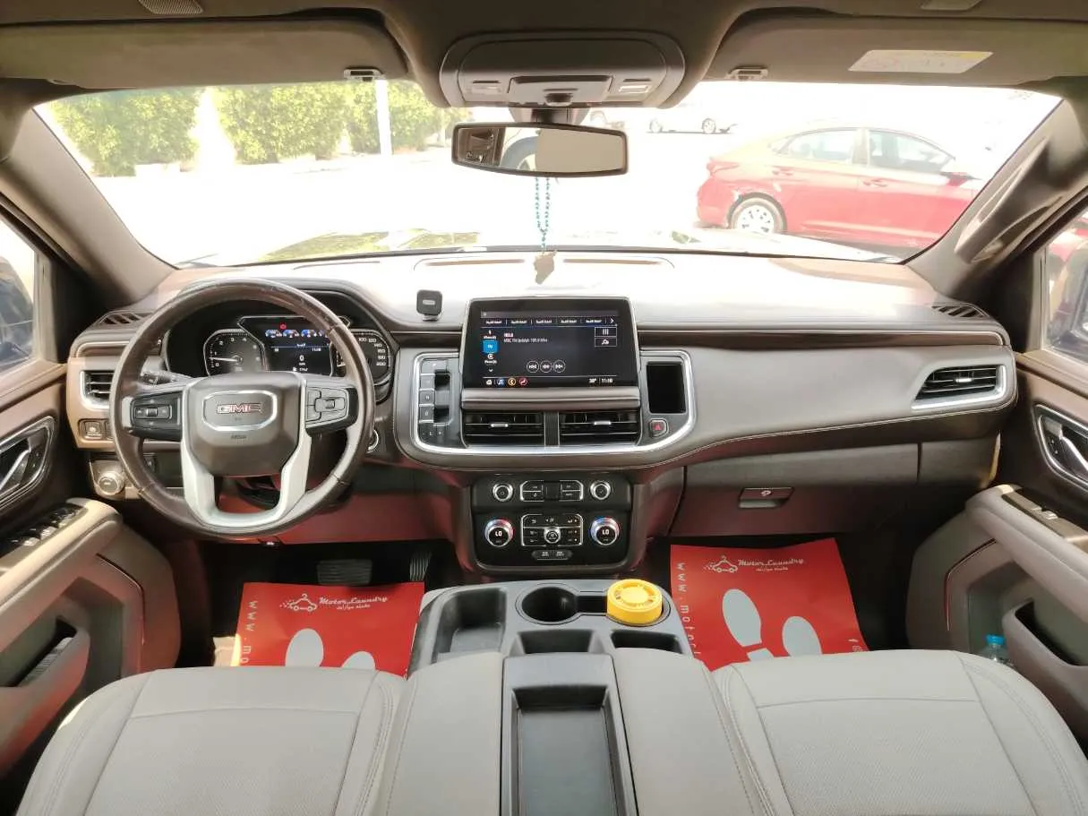 Car image 18
