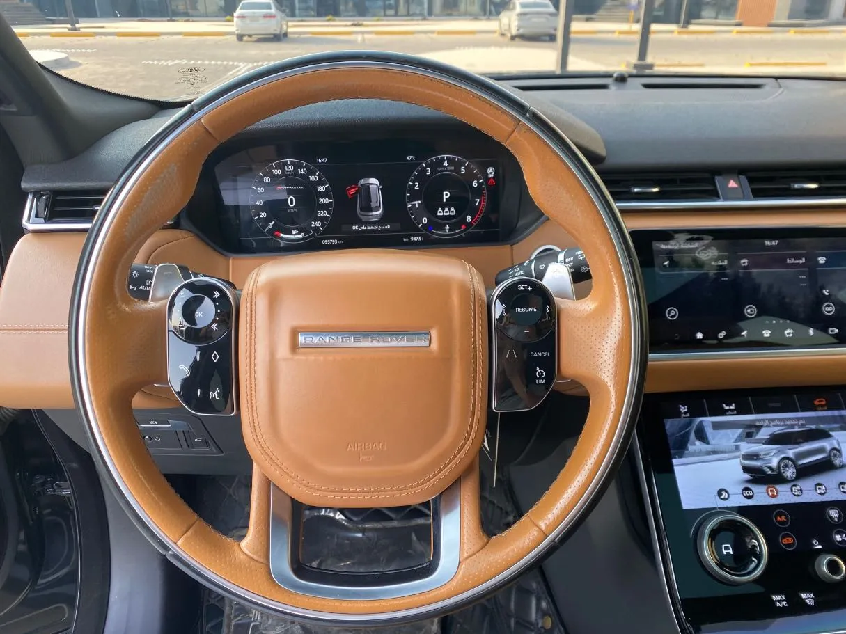 Car image 19