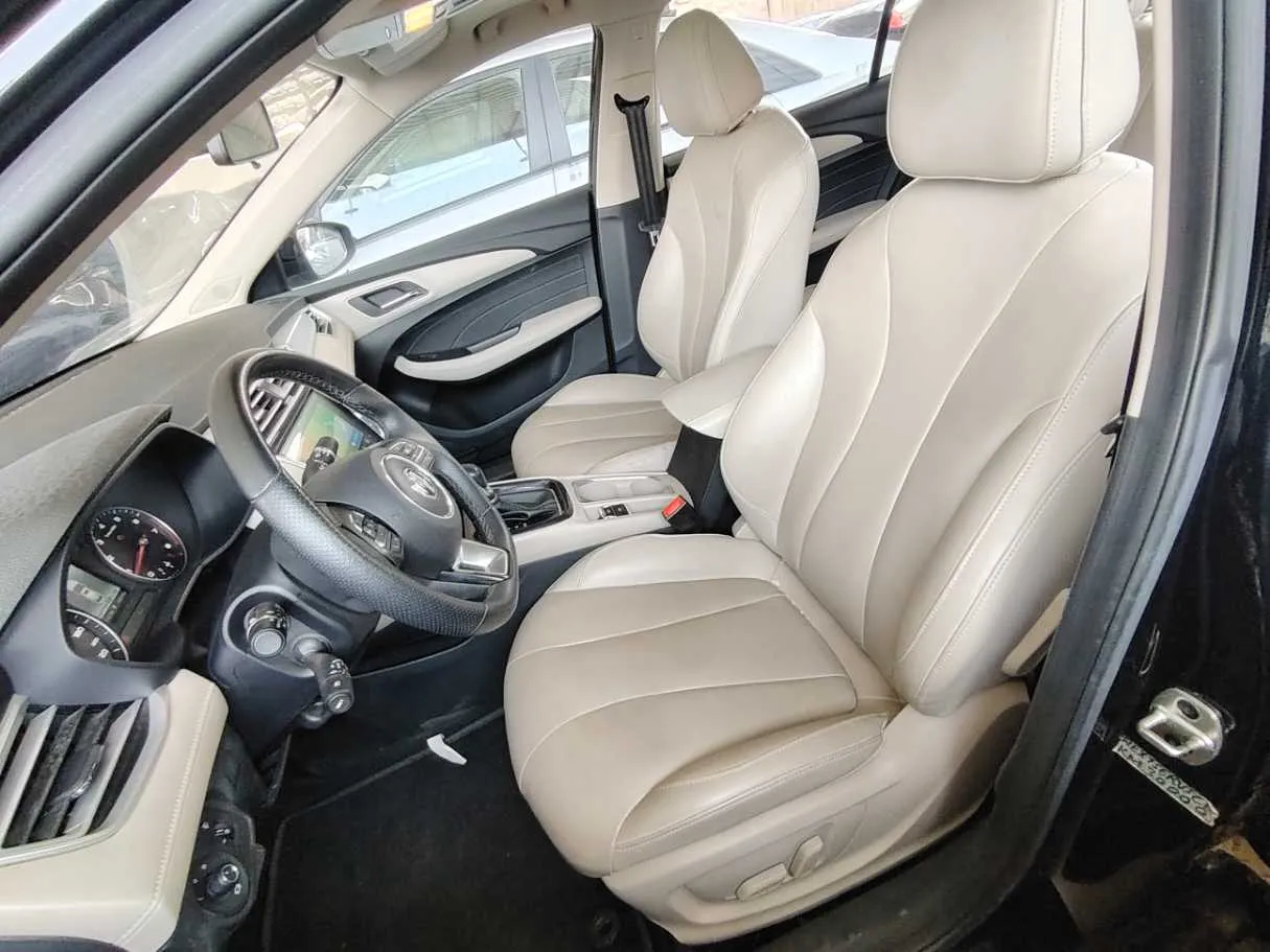 Car image 15
