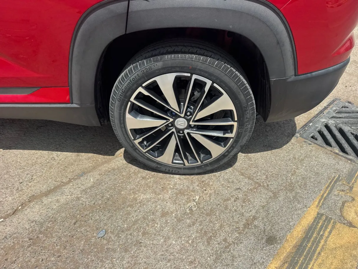 Car image 9