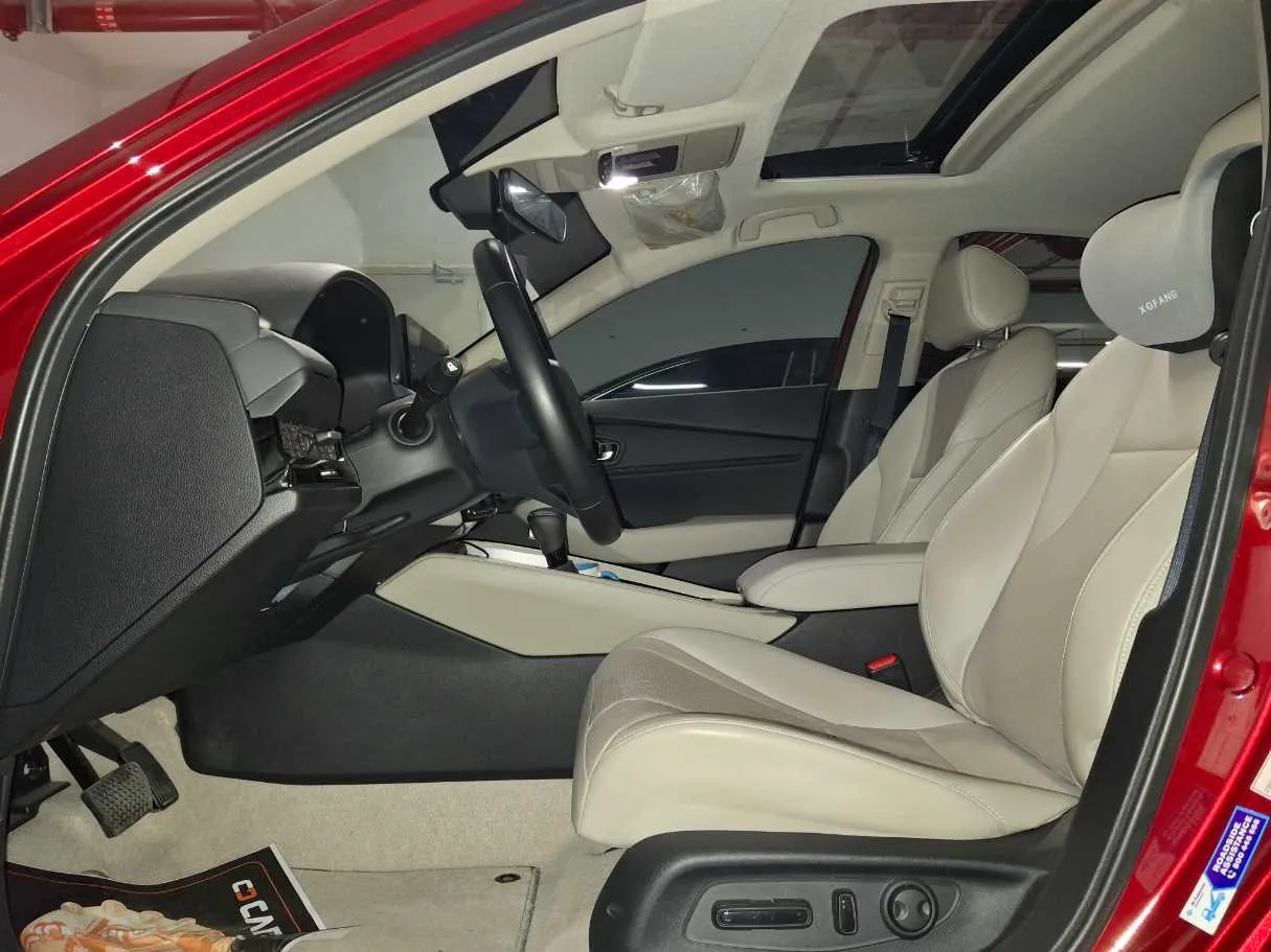 Car image 11