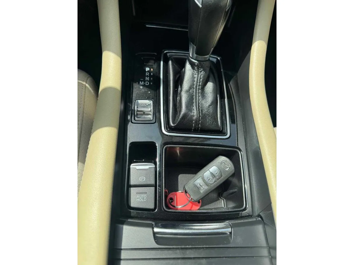 Car image 17