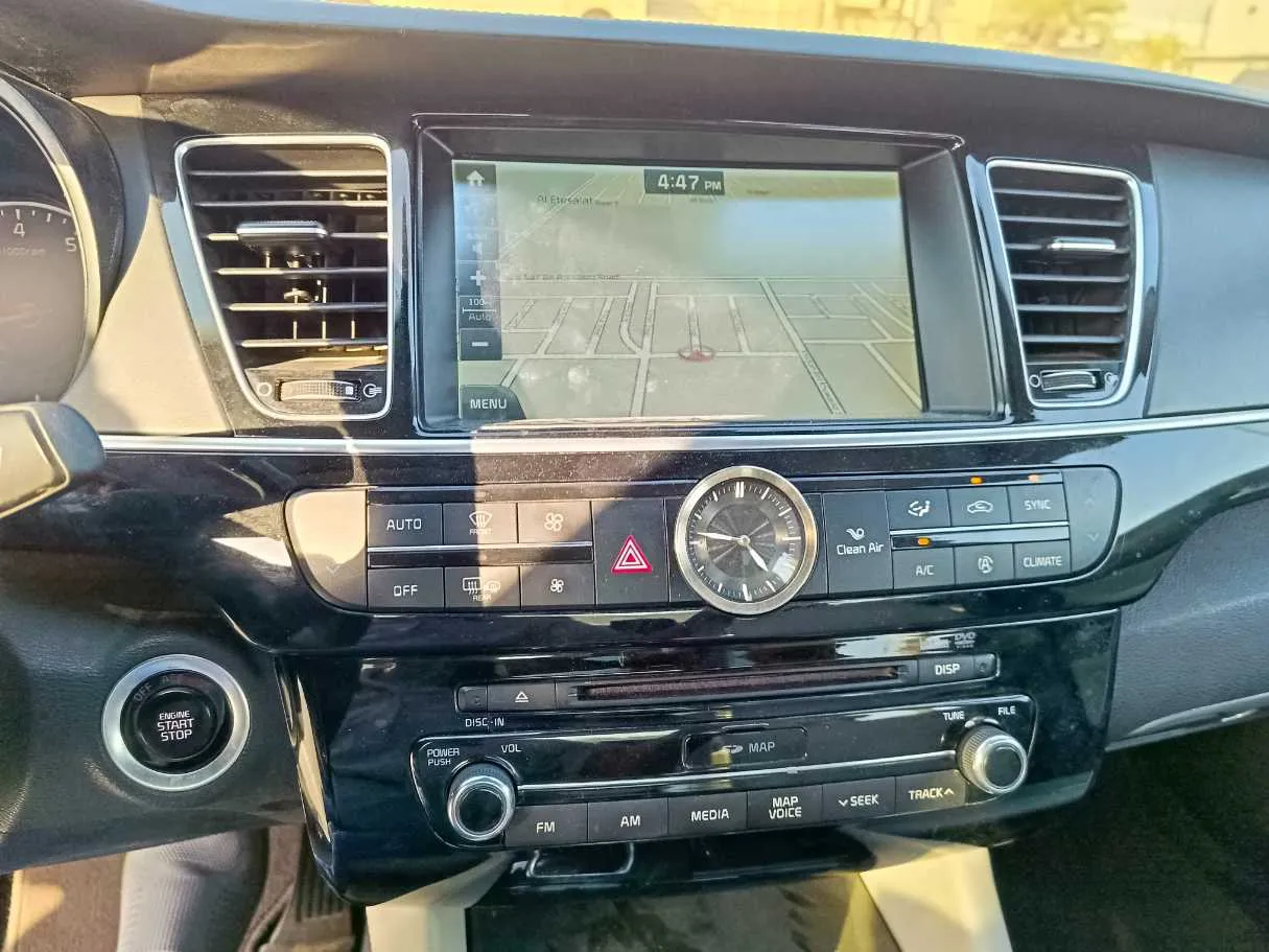 Car image 25