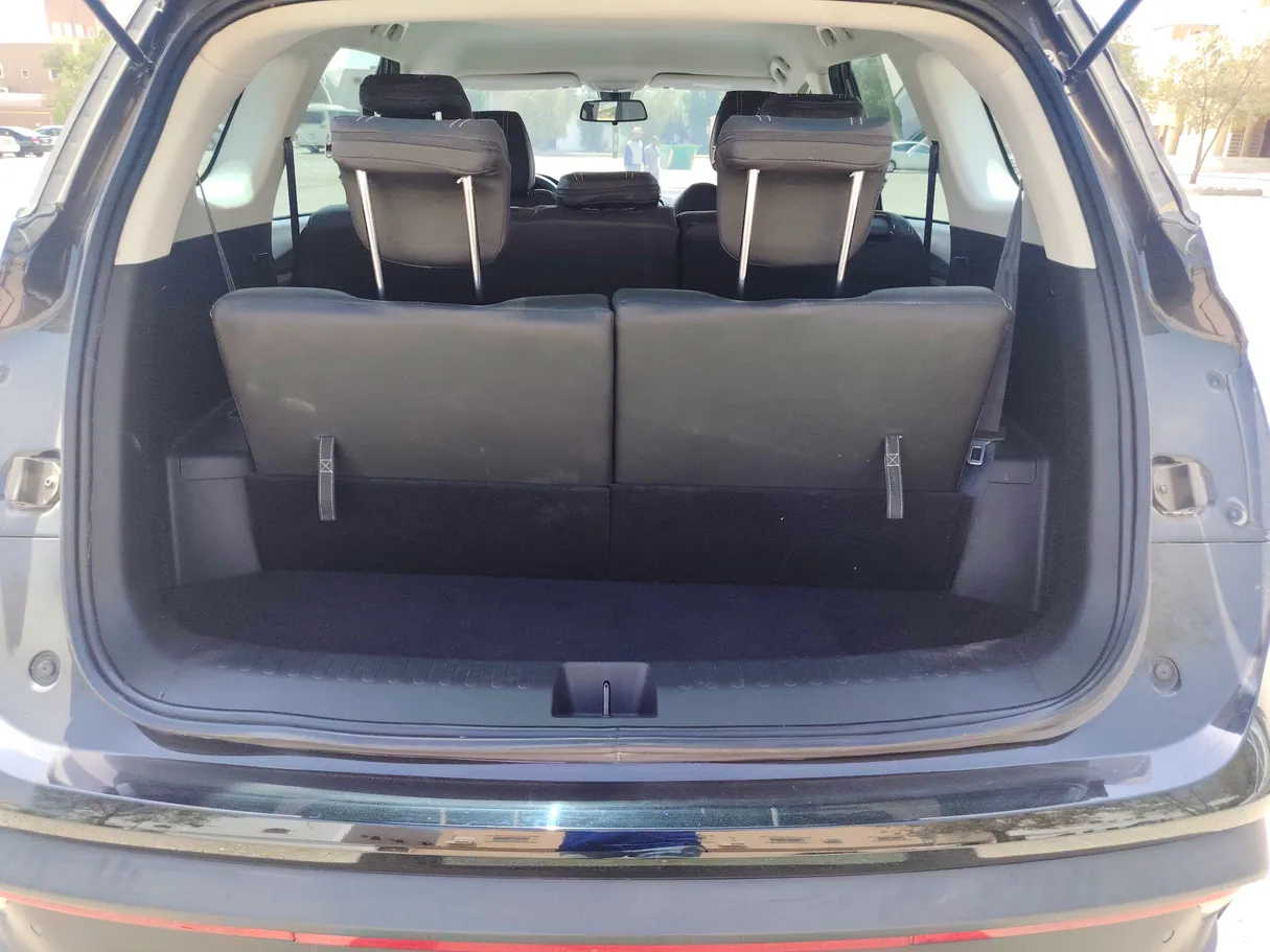 Car image 26
