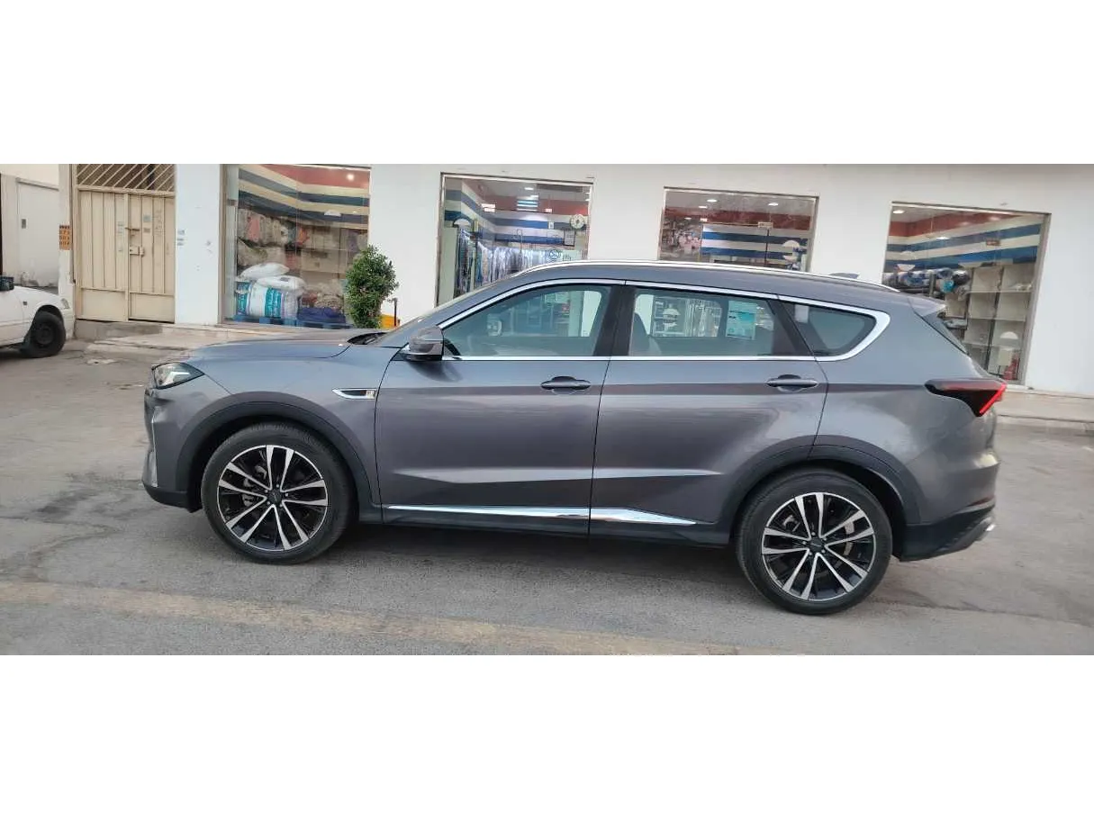 Car image 8