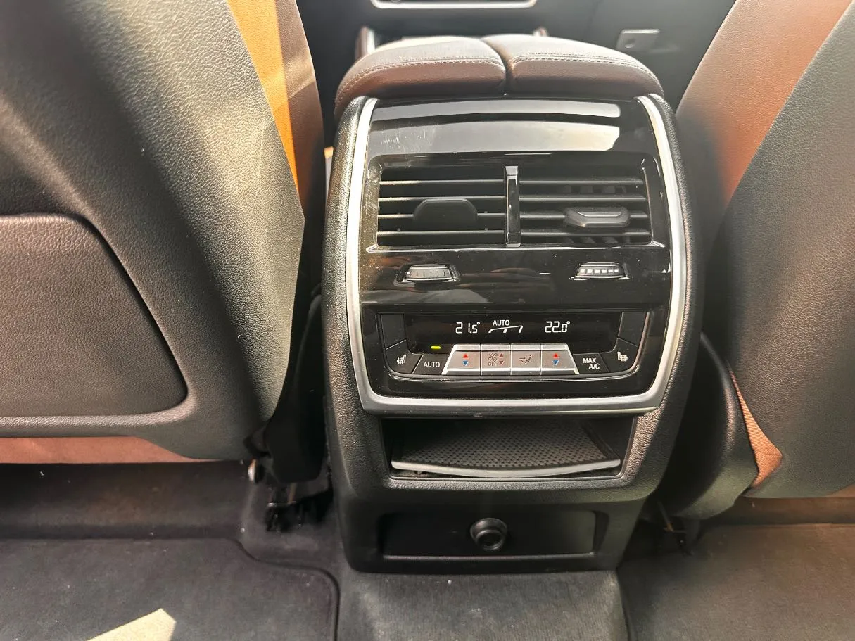 Car image 35