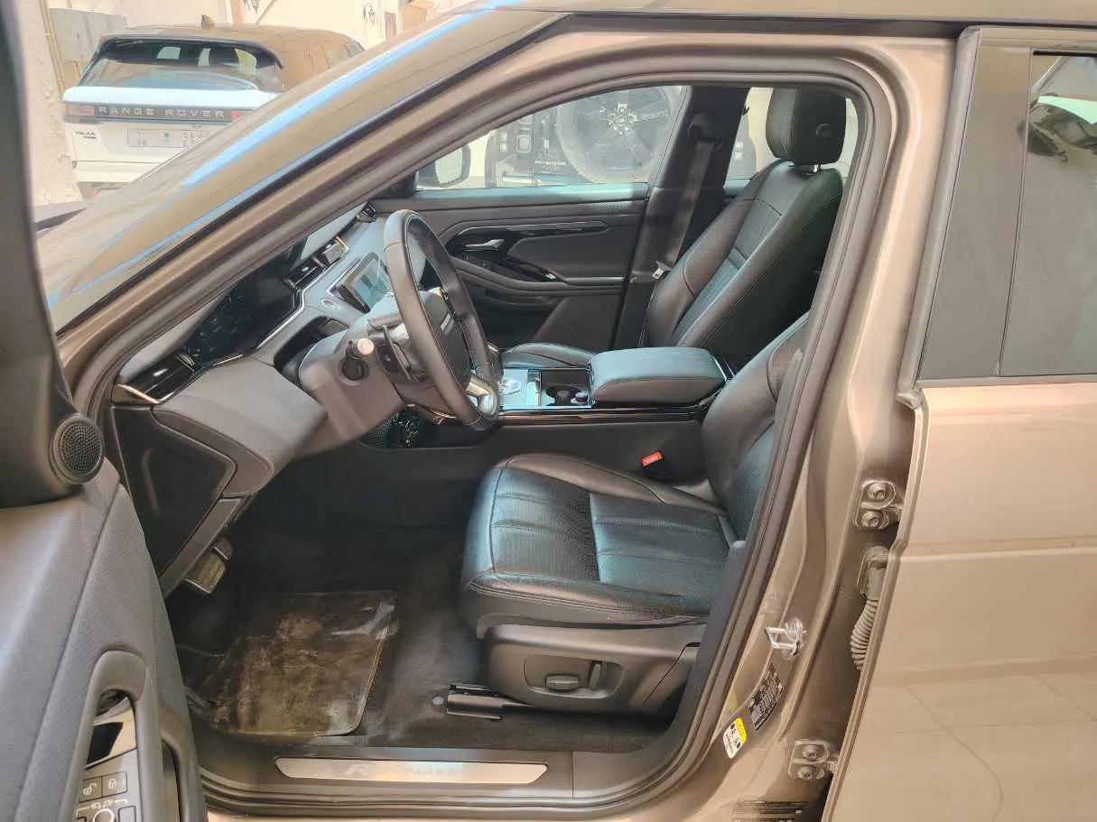 Car image 13