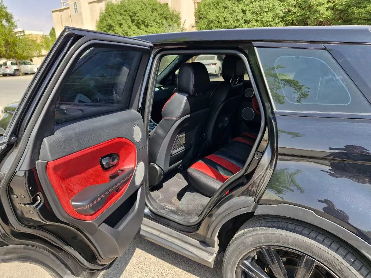 Car image 12