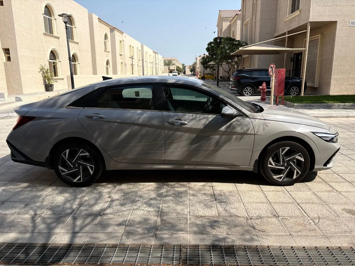 Car image 4