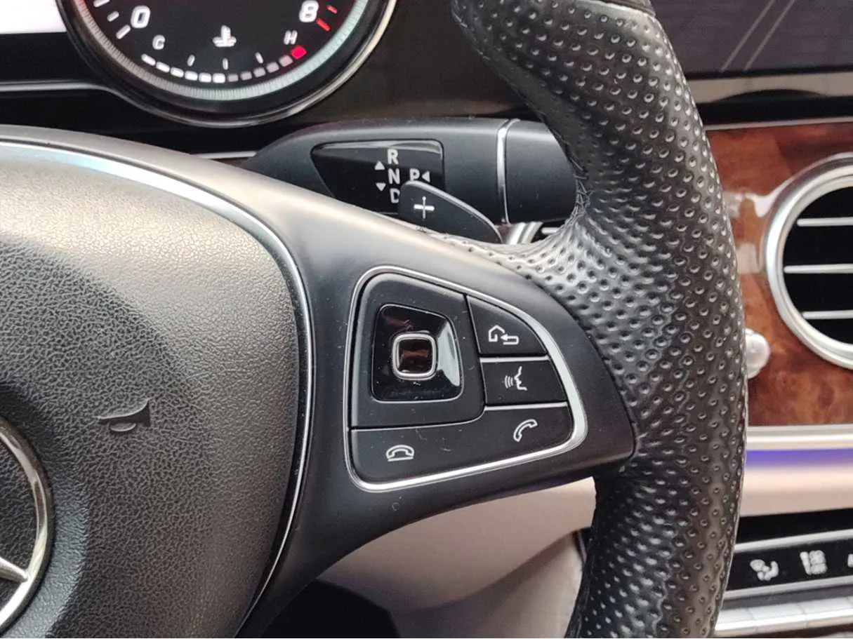 Car image 32