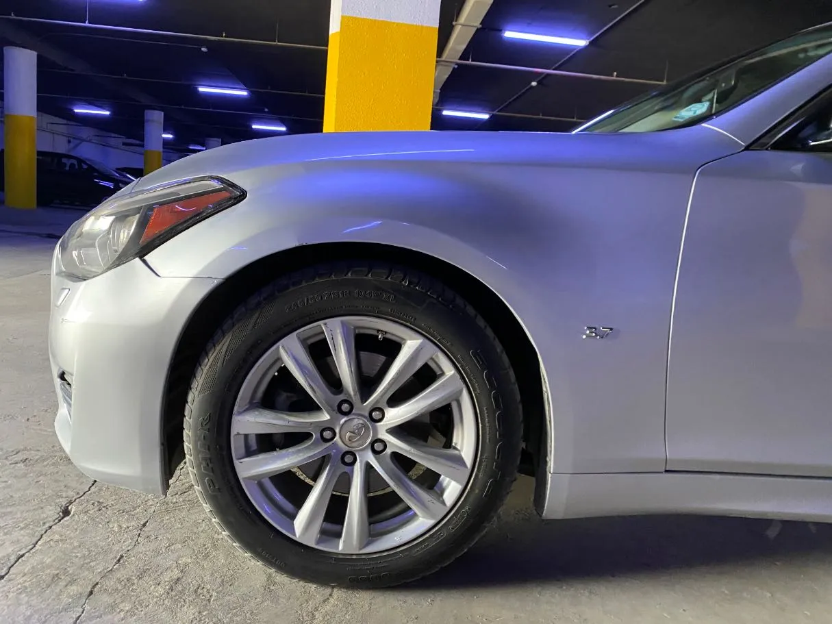 Car image 9