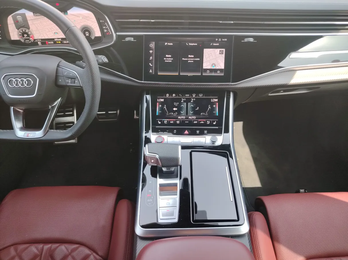 Car image 18