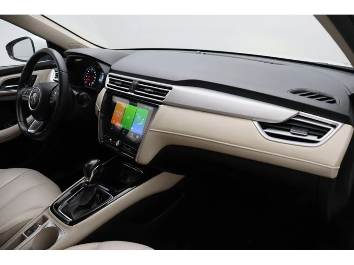 Car image 10