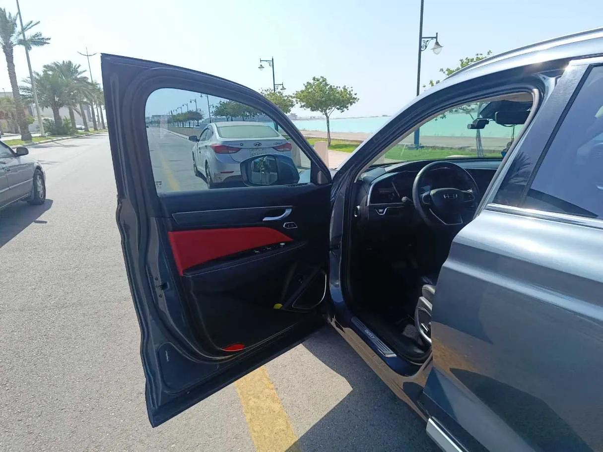 Car image 11