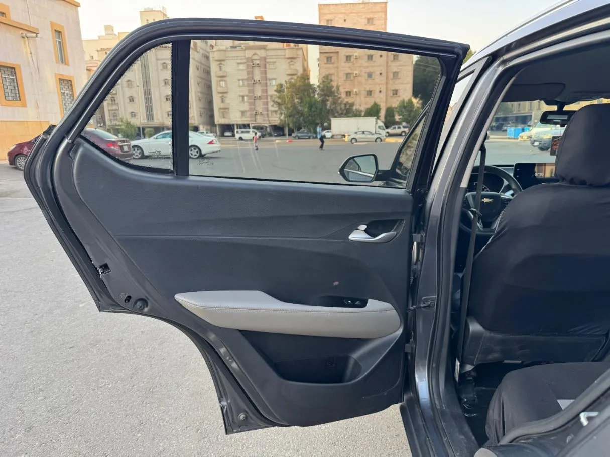 Car image 14