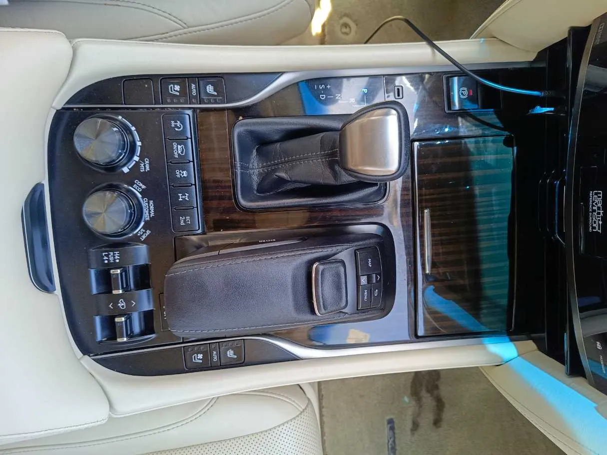 Car image 21