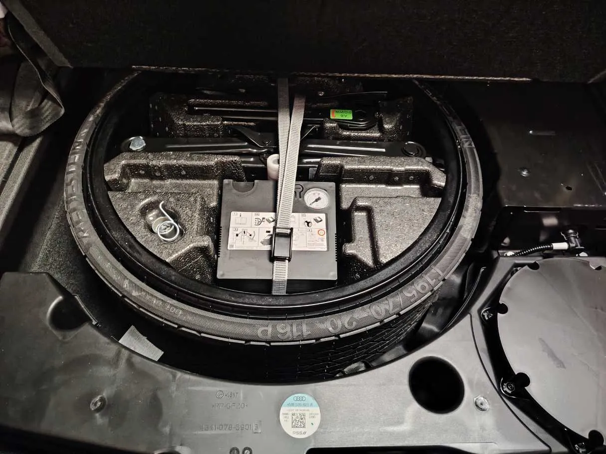 Car image 30