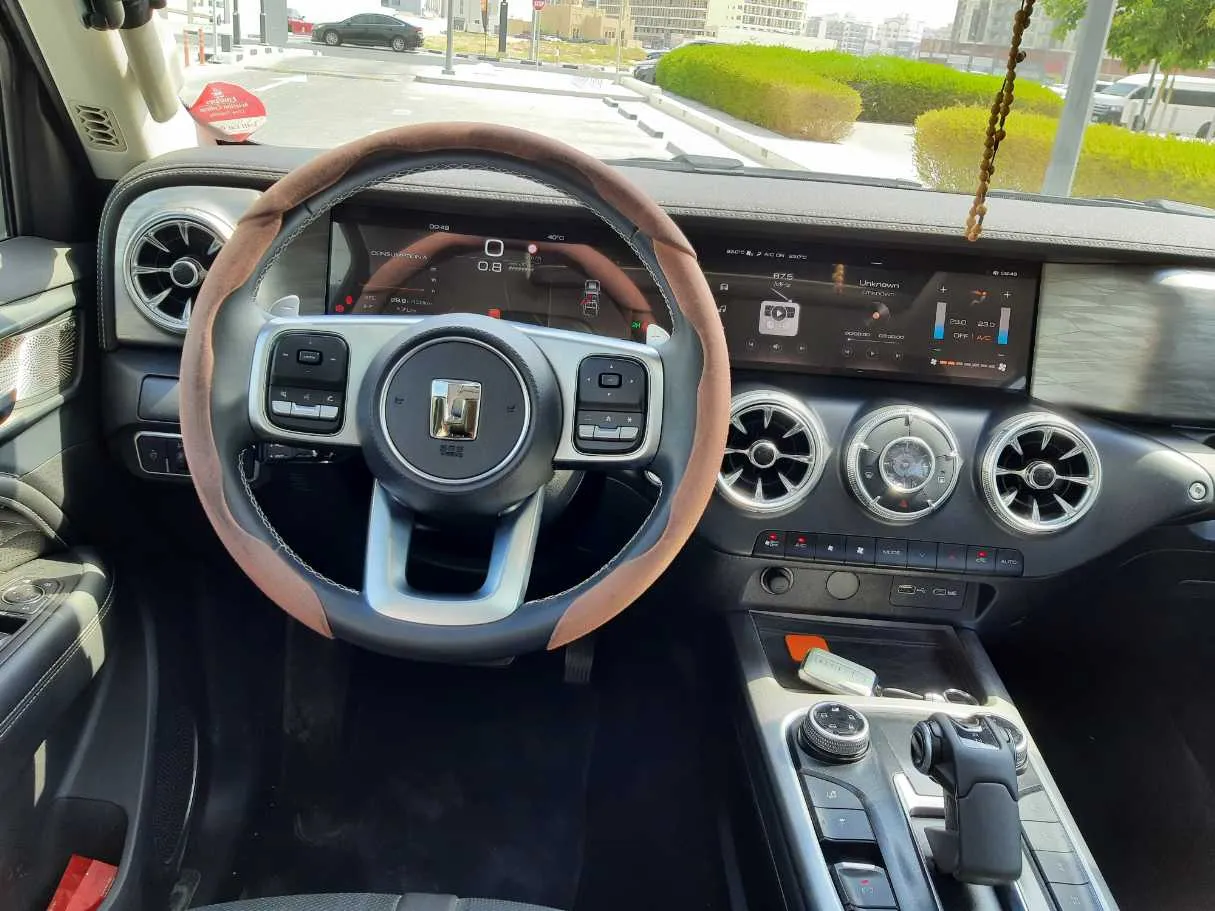 Car image 16