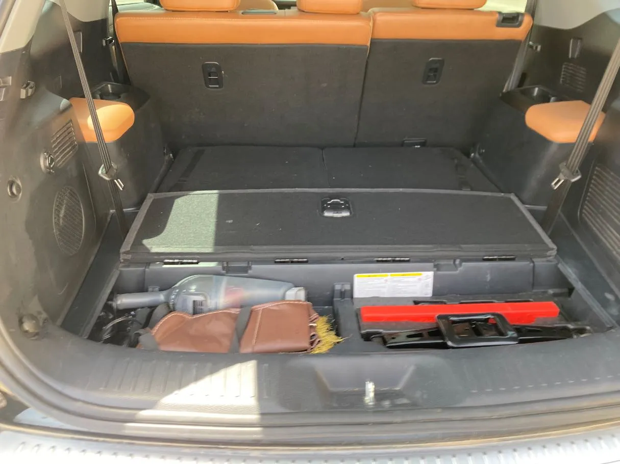 Car image 24