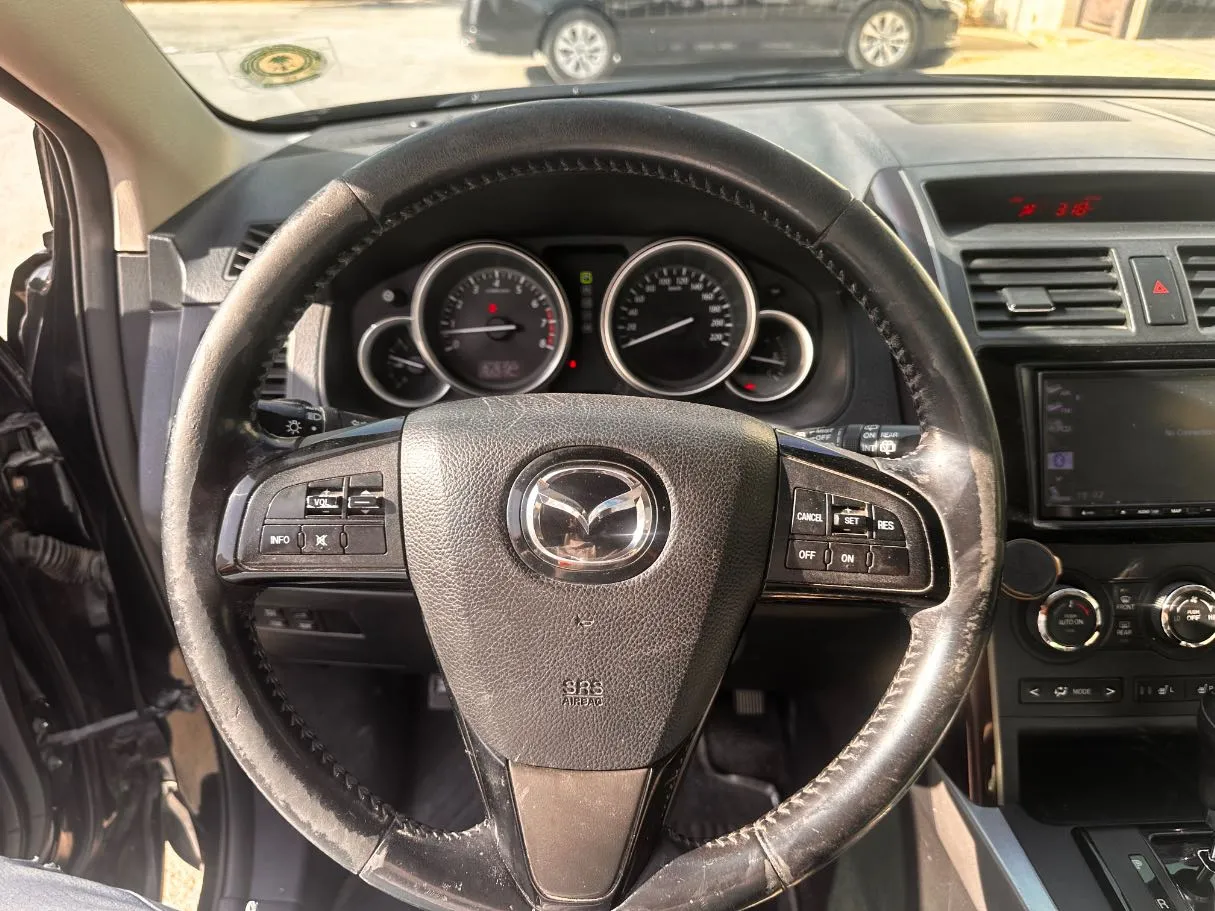 Car image 19