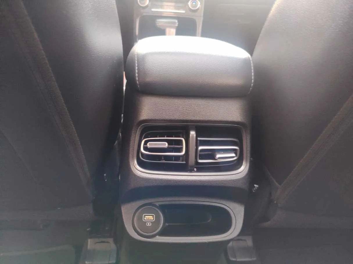Car image 25