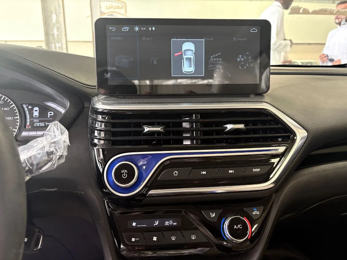 Car image 14