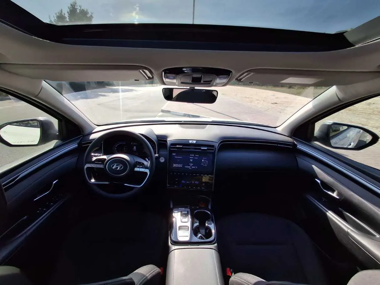 Car image 14