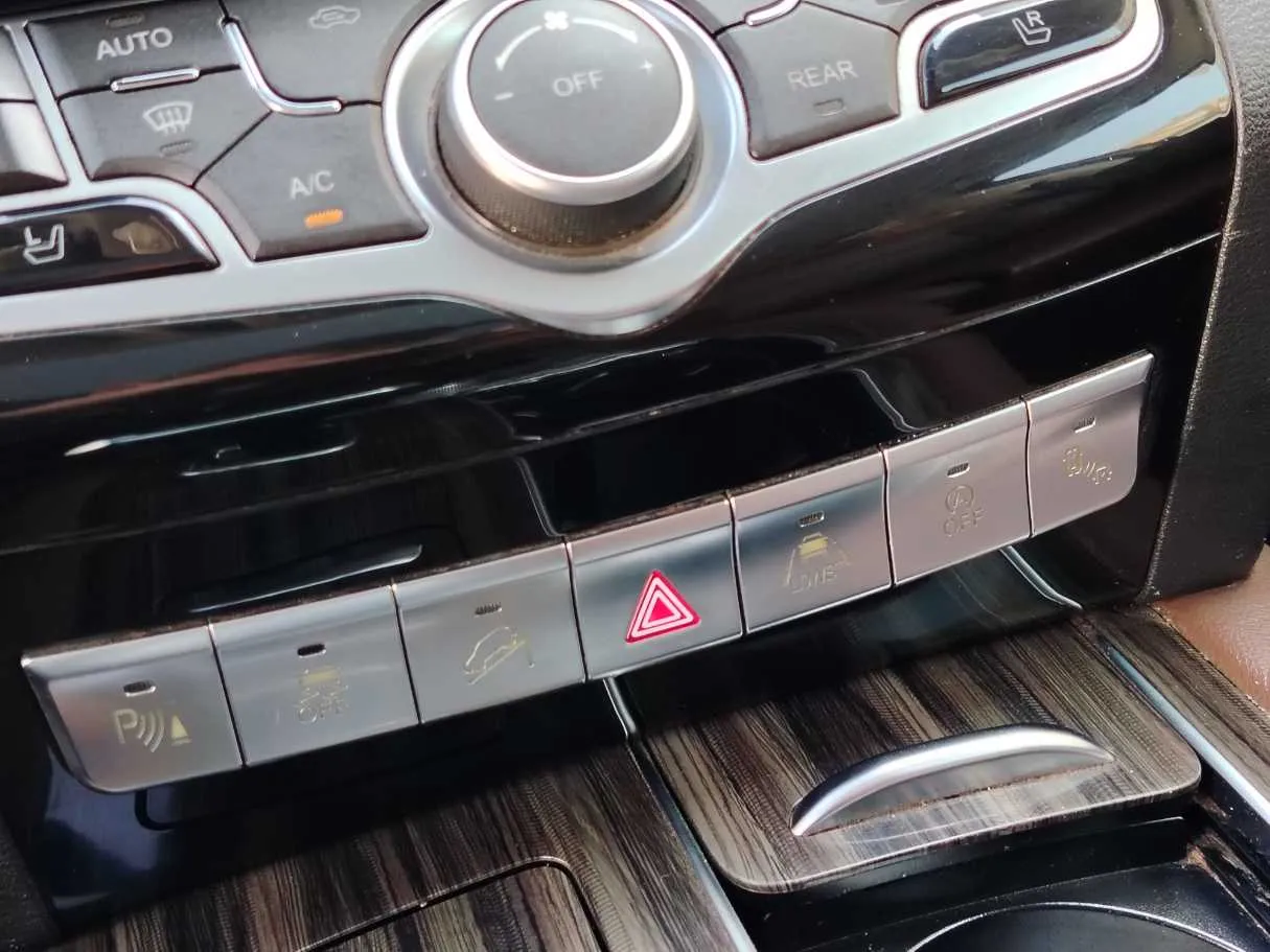 Car image 33