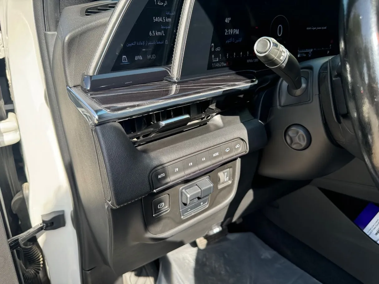 Car image 24