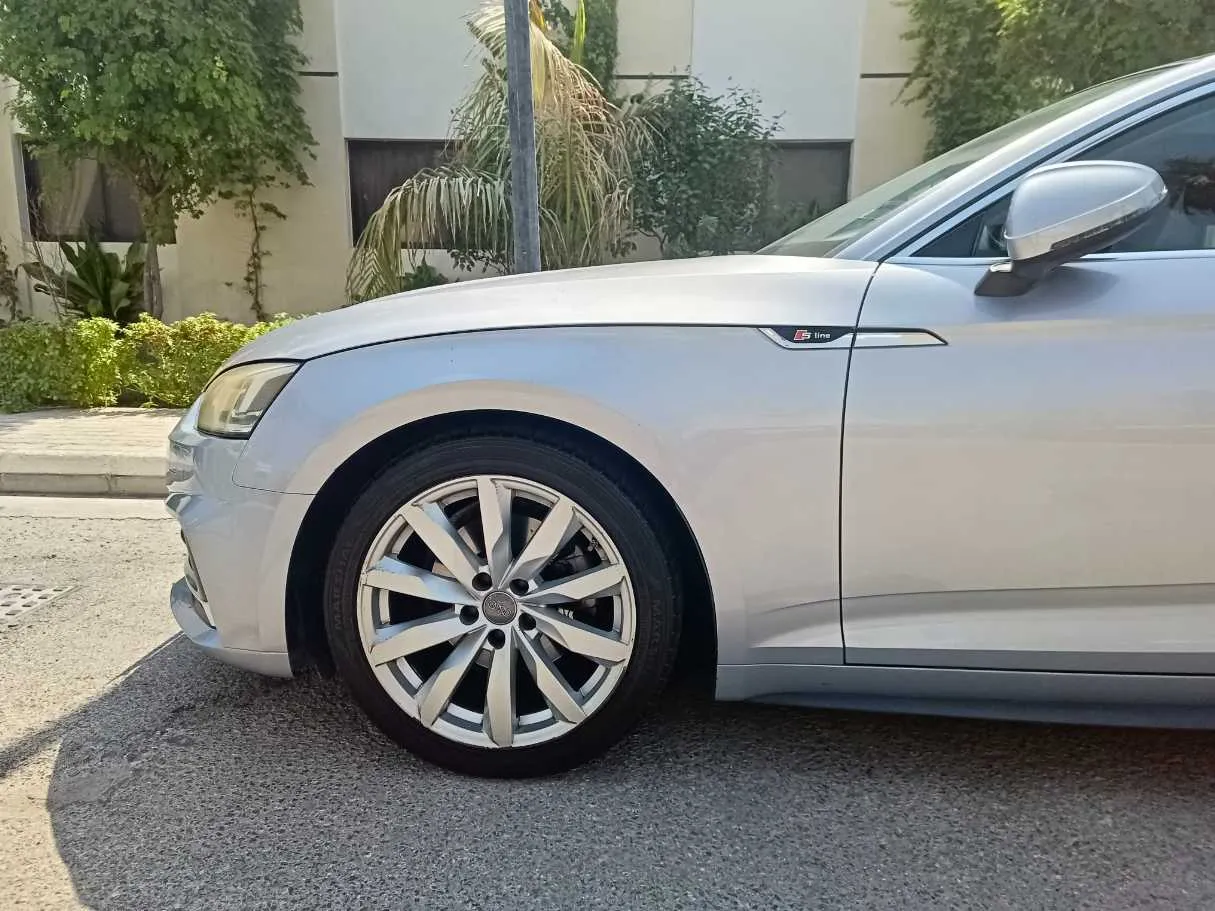 Car image 9