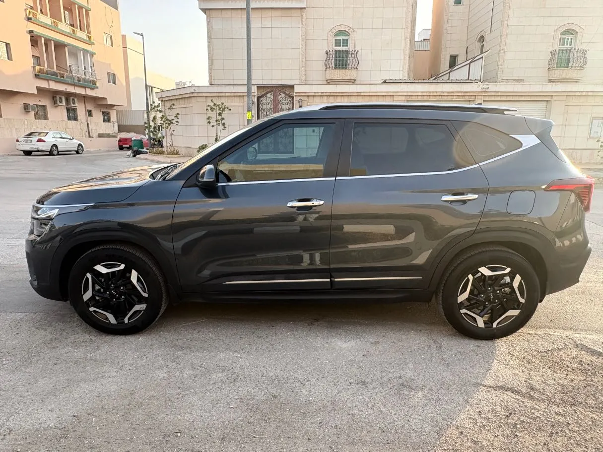 Car image 8