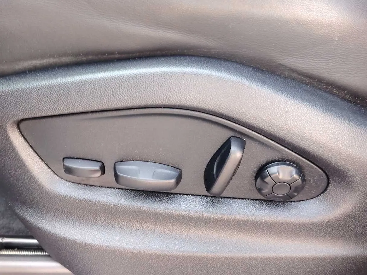 Car image 33