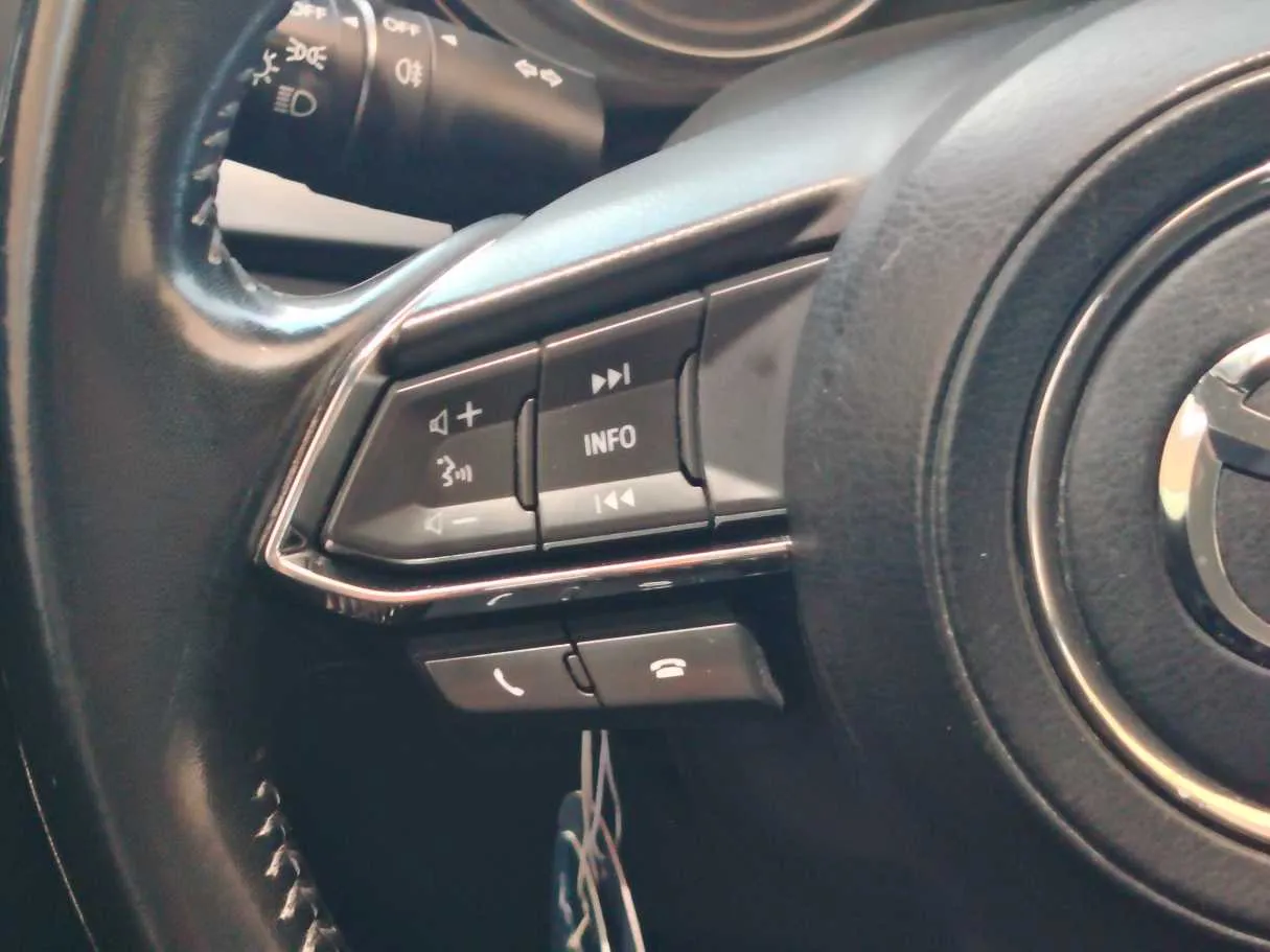 Car image 25