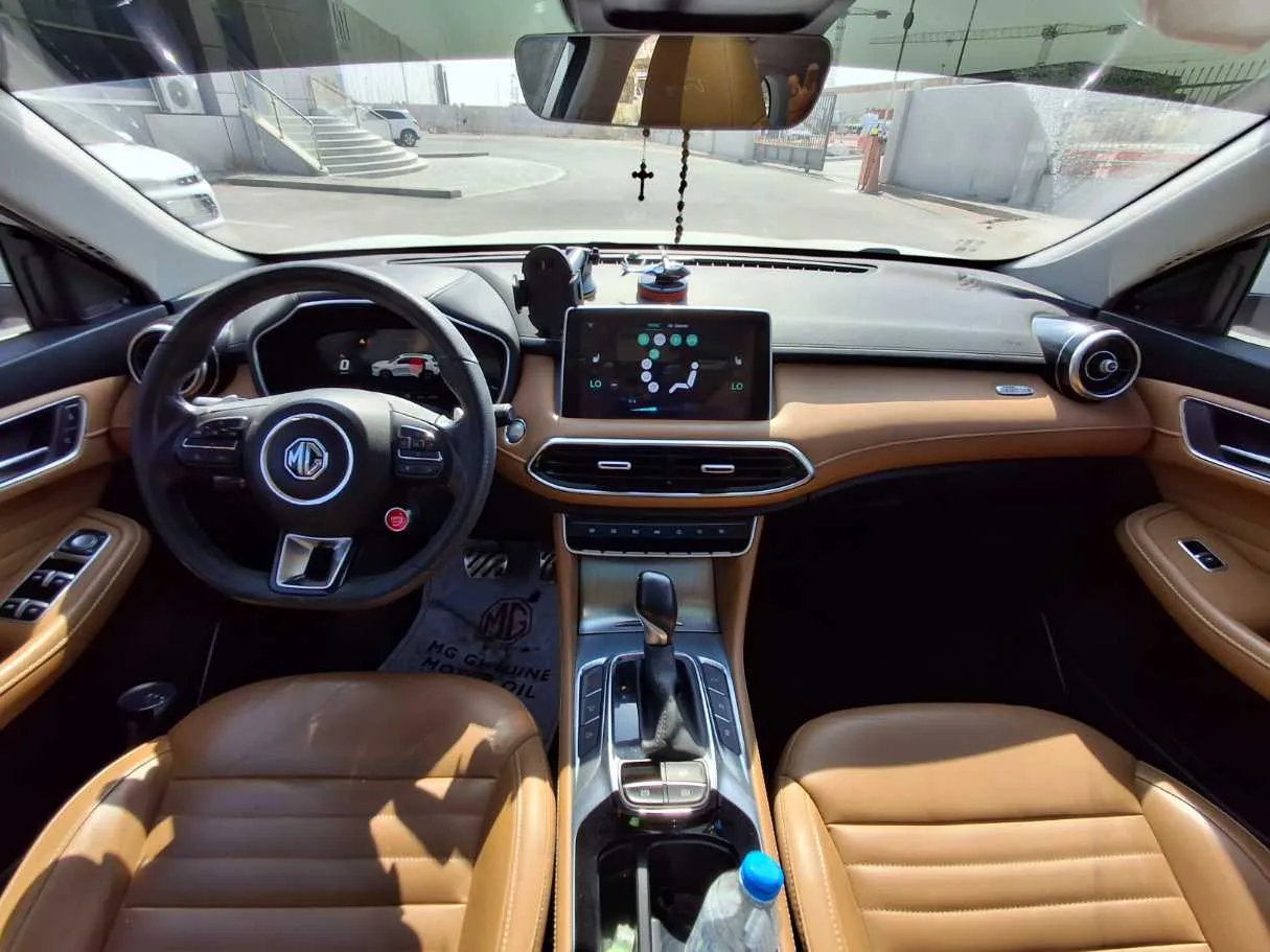 Car image 14