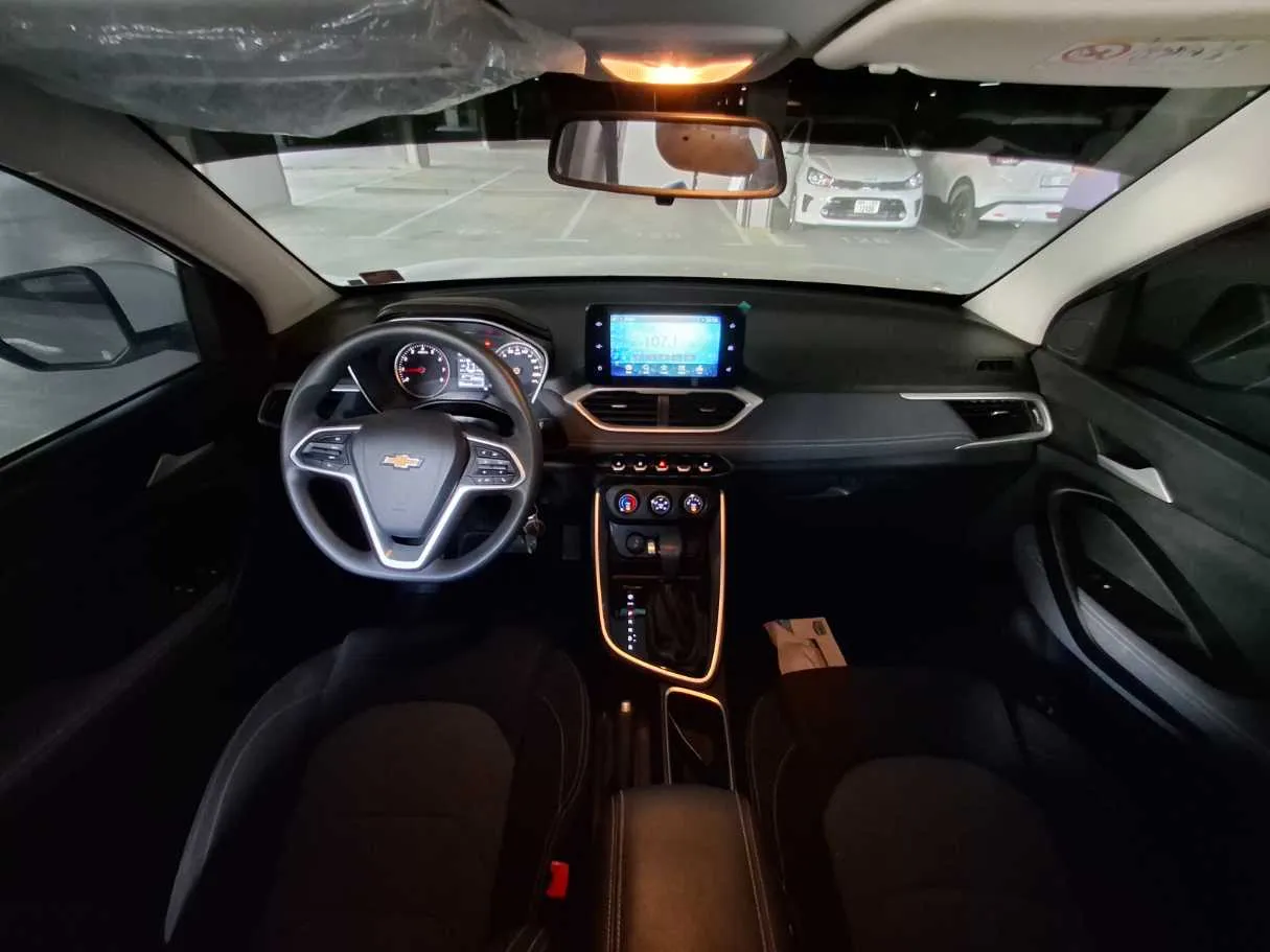 Car image 14