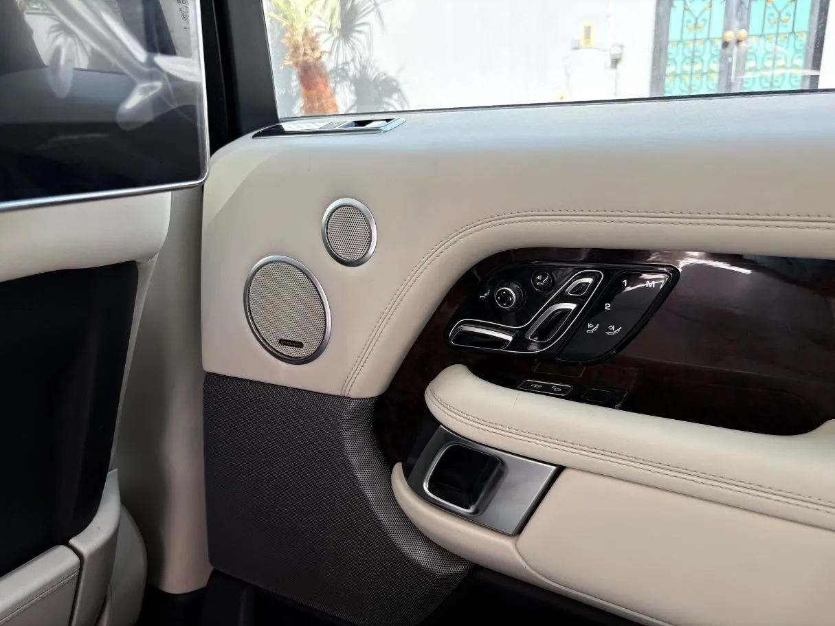 Car image 29