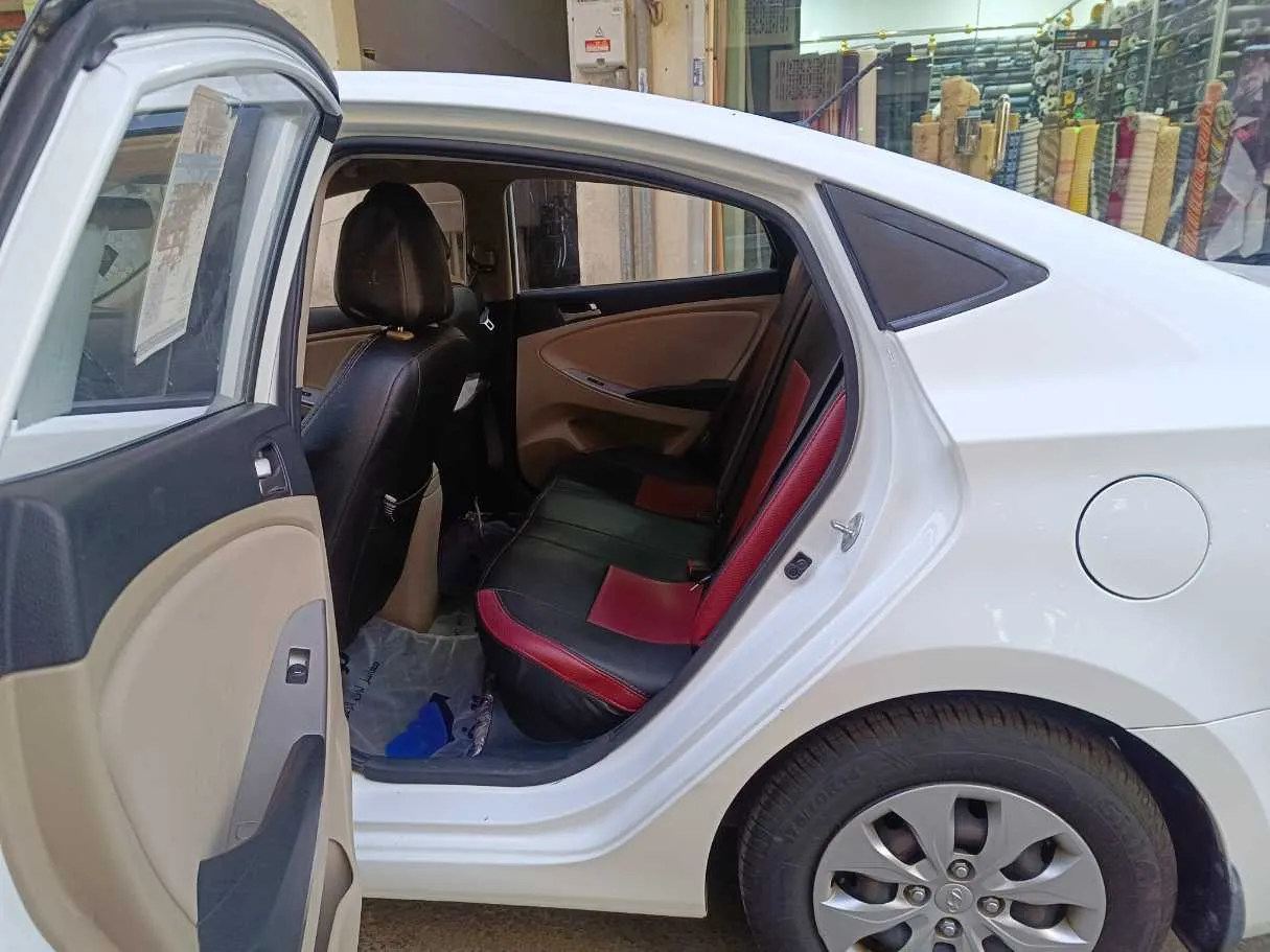 Car image 17