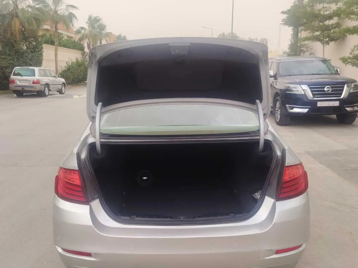 Car image 24